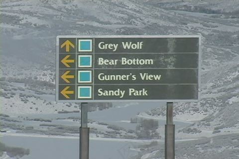 从TRAIL标志山顶股票视频缩放