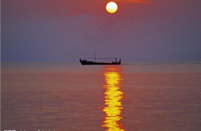 夕阳下大海图片