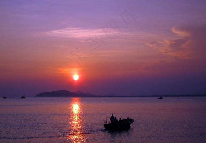 傍晚海景(实际像素下不清晰)图片