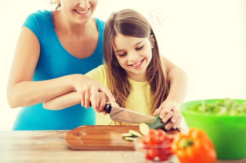 厨师装扮的大人小孩烹饪美食健康家庭情侣亲子素材