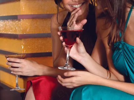 美女喝红酒图片 美女喝红酒图片