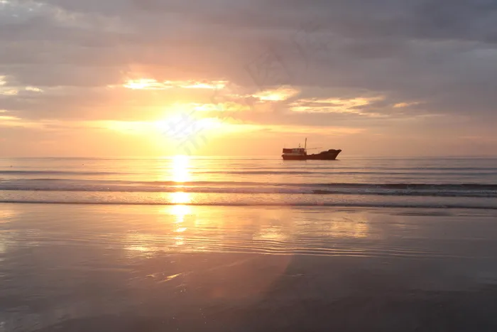 海滩日出图片