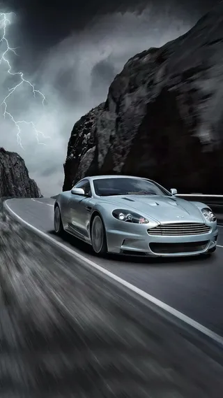 闪电下在公路上痴高清摄影图片