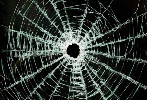 碎裂的玻璃高清图片素材