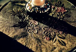 珠宝绣花手提包图片