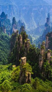 林立的石头山峰高清摄影图片