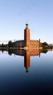 城堡水中倒影风景高清摄影图片