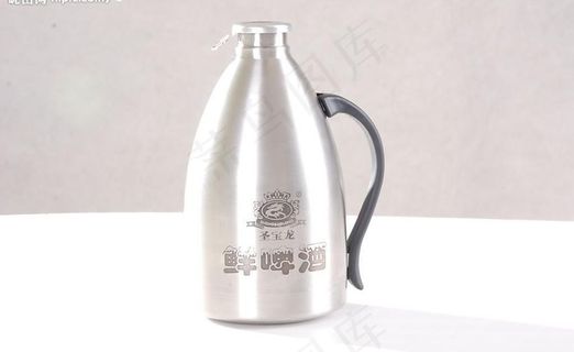 圣宝龙啤酒广告图片