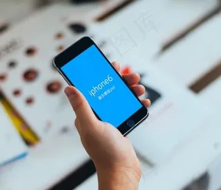 手持iphone6手机APP UI...