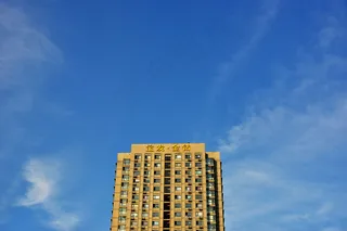 楼房与蓝天图片