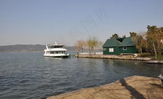 西湖上的豪华游艇图片 西湖上的豪华游艇图片