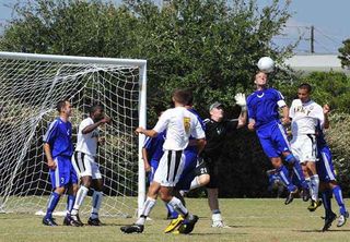 足球运动新闻门户扁平化宽屏网页