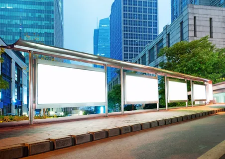 繁华都市与公交站台广告 繁华都市与公交站台广告