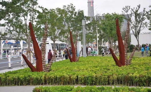 世博园倒立人雕塑图片