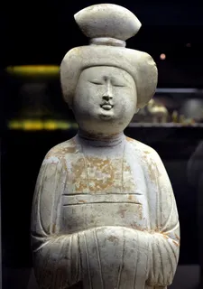 唐代彩绘女陶俑图片 唐代彩绘女陶俑图片