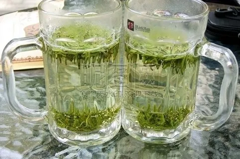 两杯绿茶图片