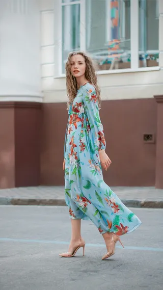 穿着长裙的外国美女高清摄影图片 