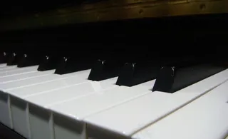 钢琴黑白键图片