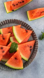 切成块的西瓜高清摄影图片