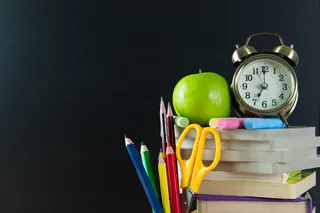 学习用品与闹钟