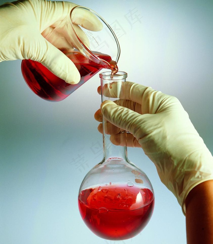 做试验的双手 烧杯 小口烧杯 大口...