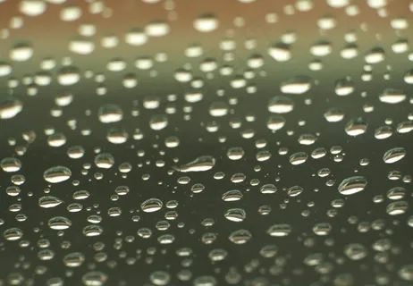 玻璃上的水珠图片 玻璃上的水珠图片