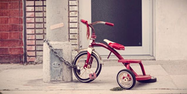 红色瀑布流图片站模板