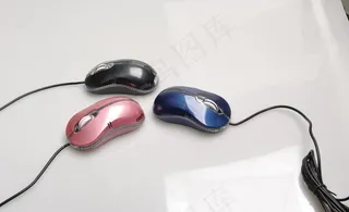 三只彩色鼠标图片