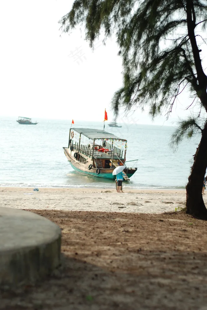 海边渔船图片