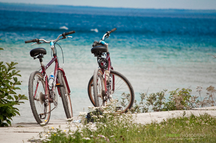 单车和海滩图片