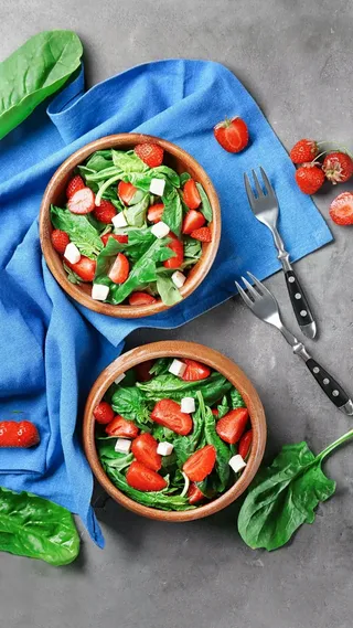 草莓蔬菜煲高清摄影图片