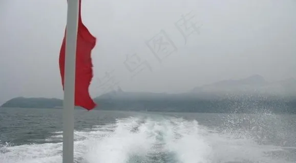 雾中灵山岛图片