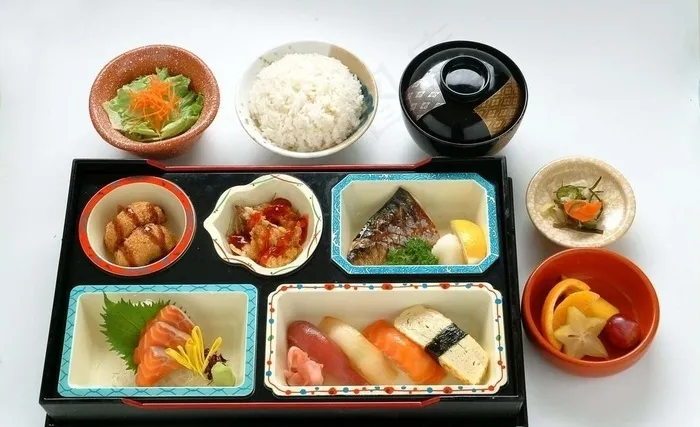 日本刺身寿司套餐图片