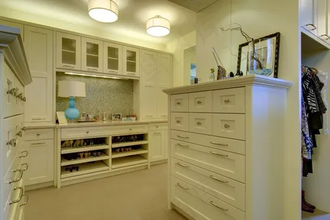 衣帽间衣柜效果图