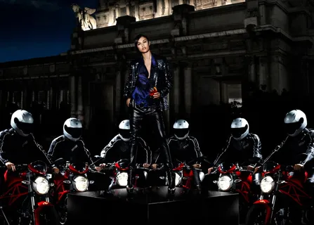 金巴利红酒广告 酷炫舞台篇图片