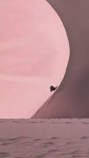 沙漠上的越野车高清摄影图片