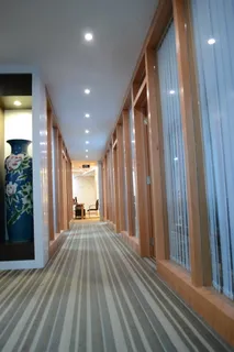 古典风格灯光走廊图片