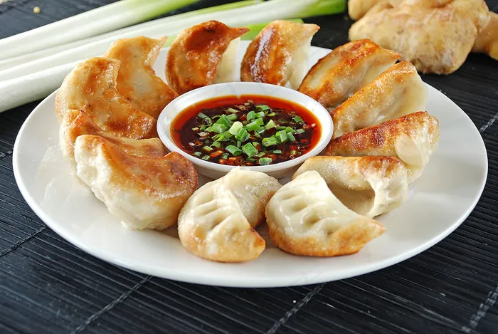锅贴 煎饺 牛肉锅贴 清图片