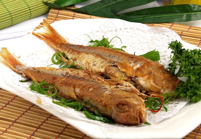 油炒鱼图片