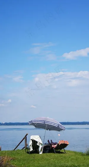 蓝天下的日晒时光图片