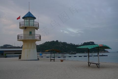 海滩灯塔图片