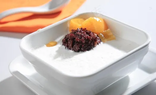 黄桃椰汁紫米捞图片 黄桃椰汁紫米捞图片