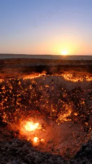 达瓦札燃烧47年的大坑高清摄影图片