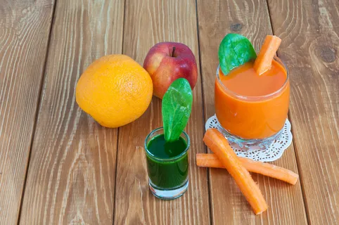 果汁与新鲜水果