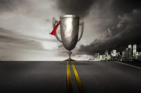 创意公路上的奖杯图片PSD分层素材