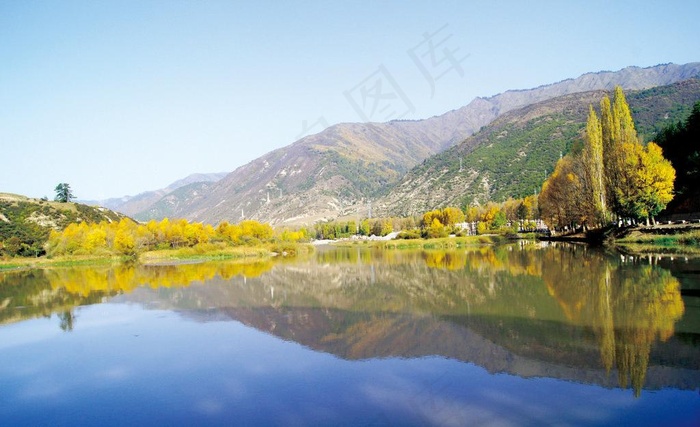 蓝天湖水 风景画图片