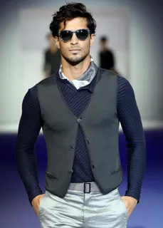 2010米兰时尚周男装展阿玛尼模特...