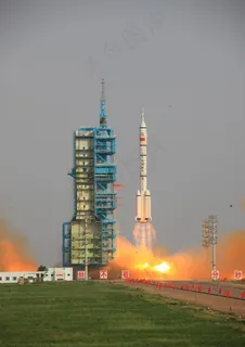 神舟九号载人飞船起飞图片 神舟九号载人飞船起飞图片