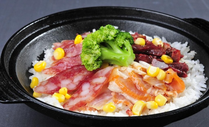 广东腊味煲仔饭图片