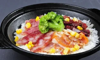 广东腊味煲仔饭图片